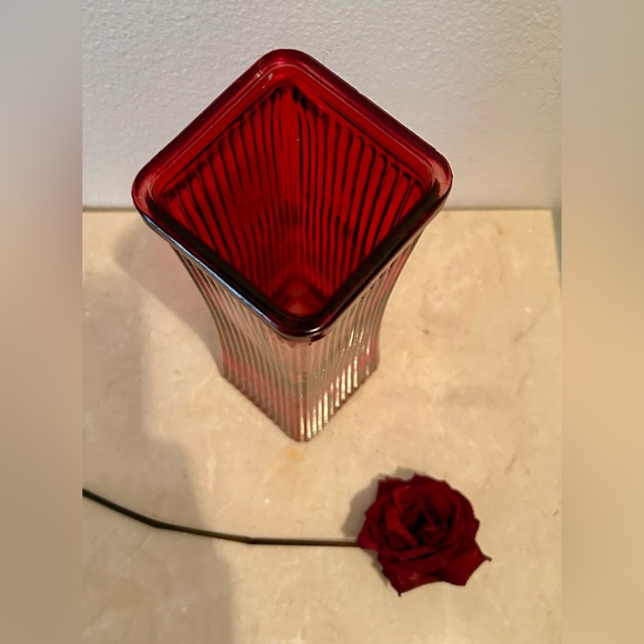 Ruby Red Square Vase. 8.75” - Picture 9 of 16